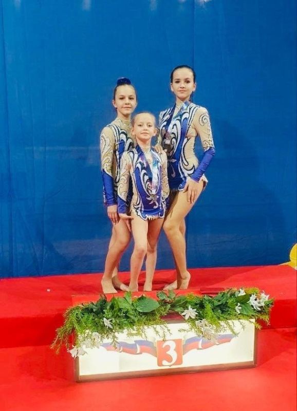    4    JUNIOR ACRO Grand Prix