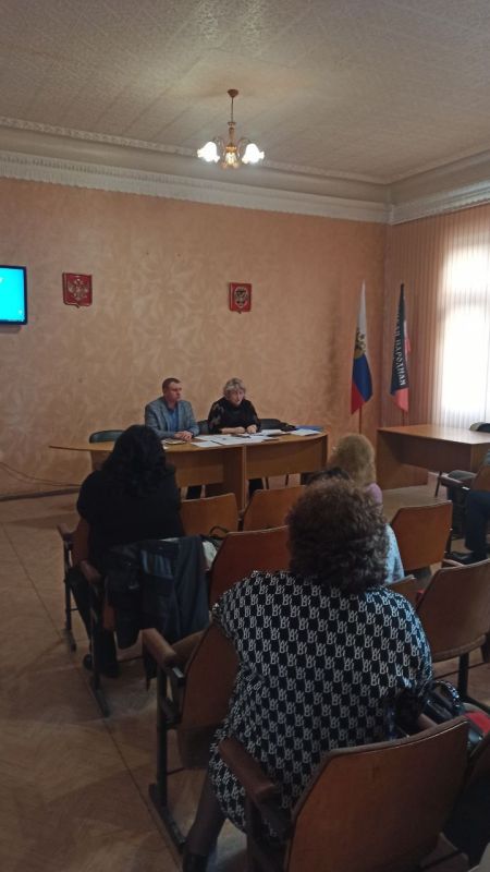 Сергей Ермаков: Сегодня, 10 ноября, состоялось очередное заседание Снежнянского городского совета Донецкой Народной Республики первого созыва