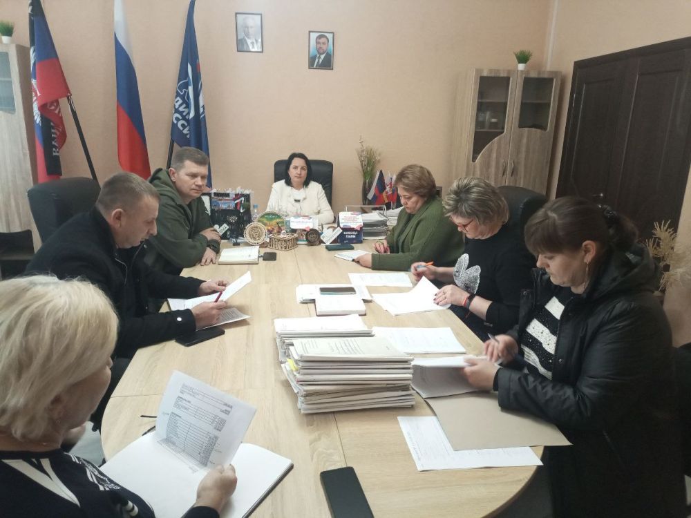 Сегодня, 14 ноября , во главе с заместителем главы администрации Волновахского района по социальным вопросам - Еленой...