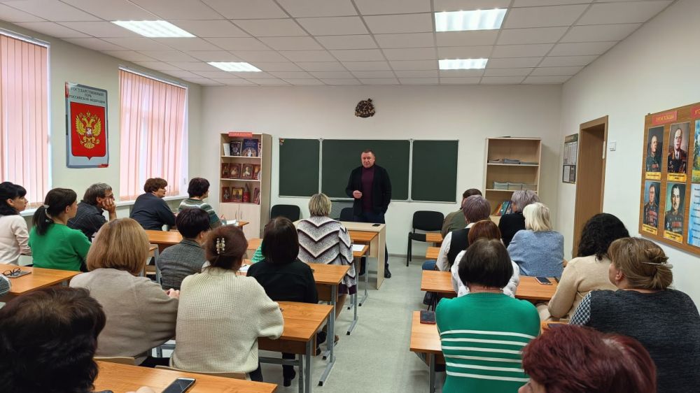 Сергей Ермаков: Сегодня, 22 ноября, провел выездную встречу с трудовым коллективом МБОУ «СШ №6 ГОРОДА СНЕЖНОЕ»