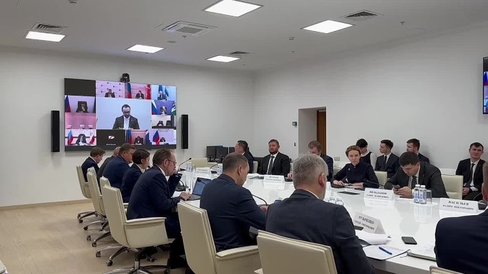 Глава Минстроя России Ирек Файзуллин провел совместное совещание с регионами, федеральными органами исполнительной власти и главными распорядителями бюджетных средств (ГРБС)