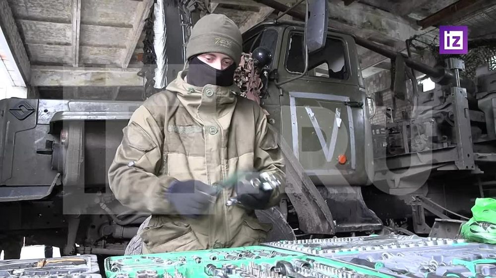 Военные ВС РФ продолжают восстанавливать подбитую врагами технику в ремонтных подразделениях