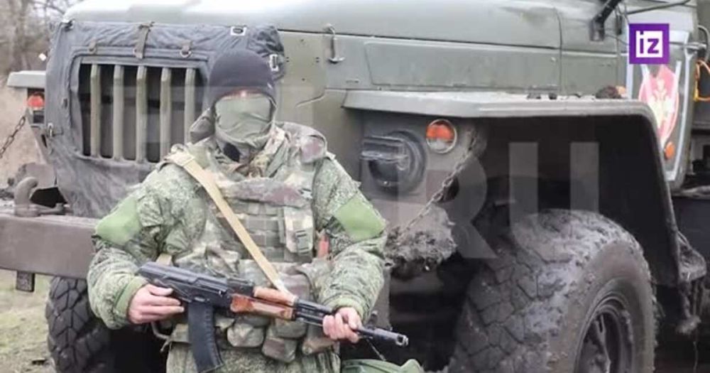 Российские военные поздравили стихами жен и матерей