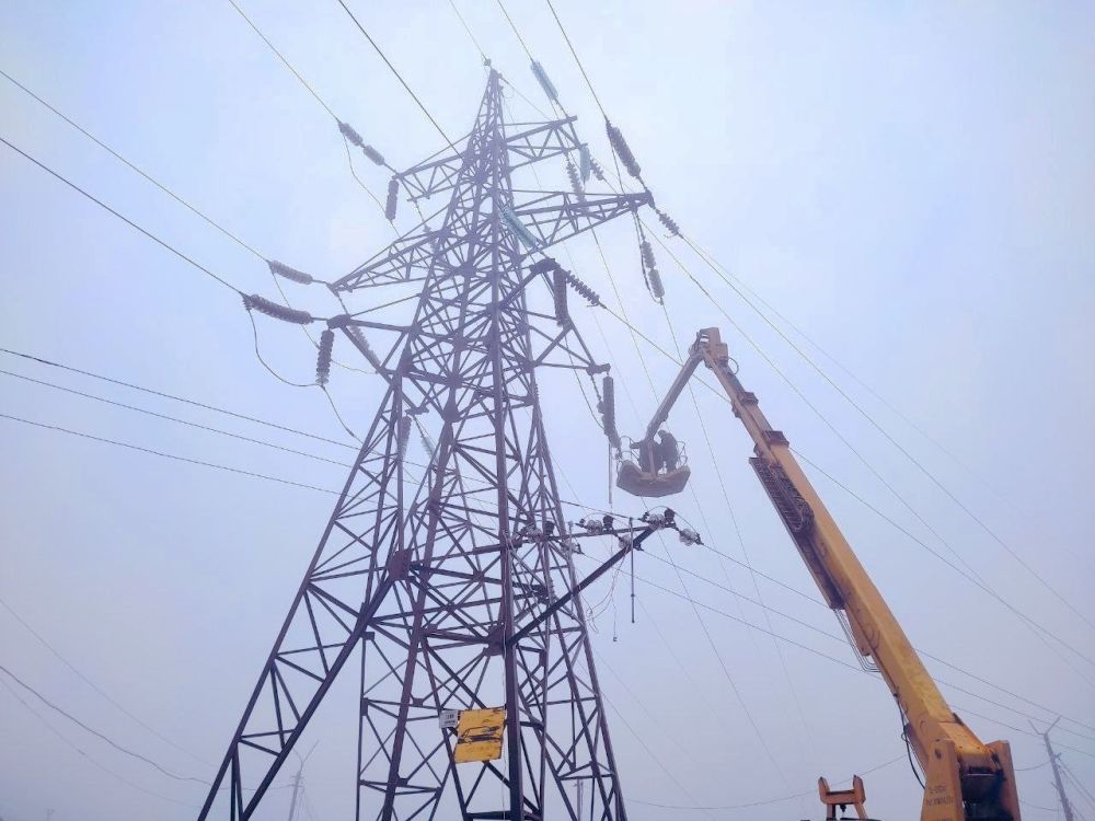 Андрей Чертков: В очередной раз с полным правом могу сказать, что наши энергетики, специалисты ЖКХ - безусловные герои