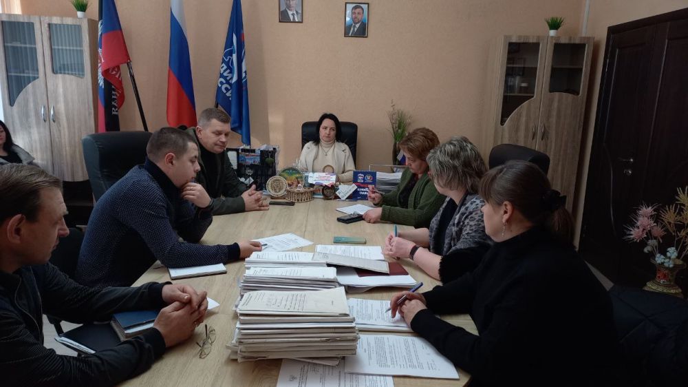 Сегодня, 28 ноября , во главе с заместителем главы администрации Волновахского района по социальным вопросам - Еленой...