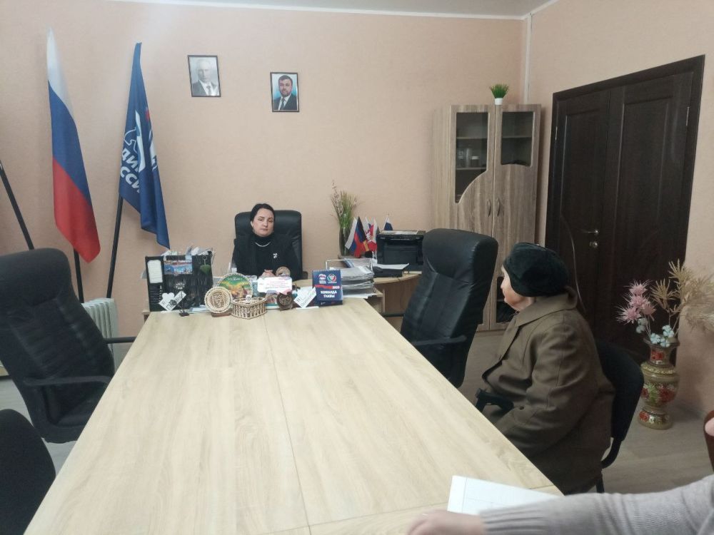 Сегодня, 30 ноября, заместитель главы администрации Волновахского района по социальным вопросам Снисаренко Елена Сергеевна провела прием граждан