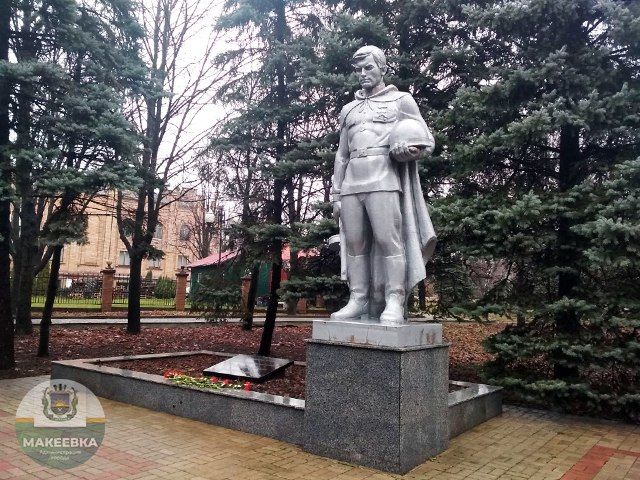 Память неизвестных солдат почтили в Макеевке