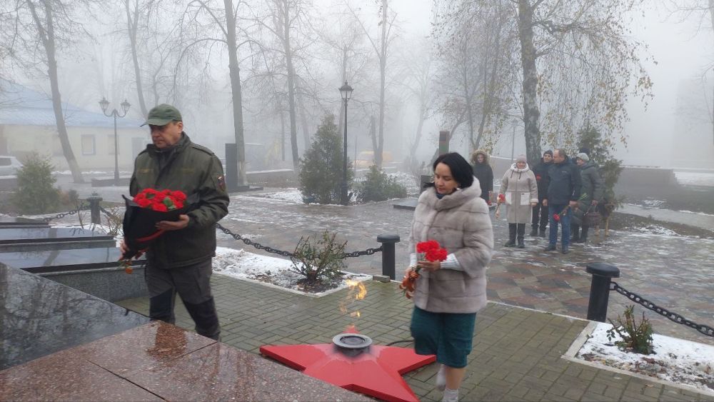 3 декабря отмечается памятная дата — День Неизвестного Солдата — в память о воинах, погибших в боевых действиях на территории страны или за её пределами, которые захоронены в Братских могилах