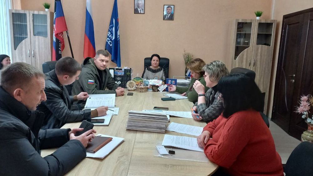 Сегодня, 5 декабря , во главе с заместителем главы администрации Волновахского района по социальным вопросам - Еленой...