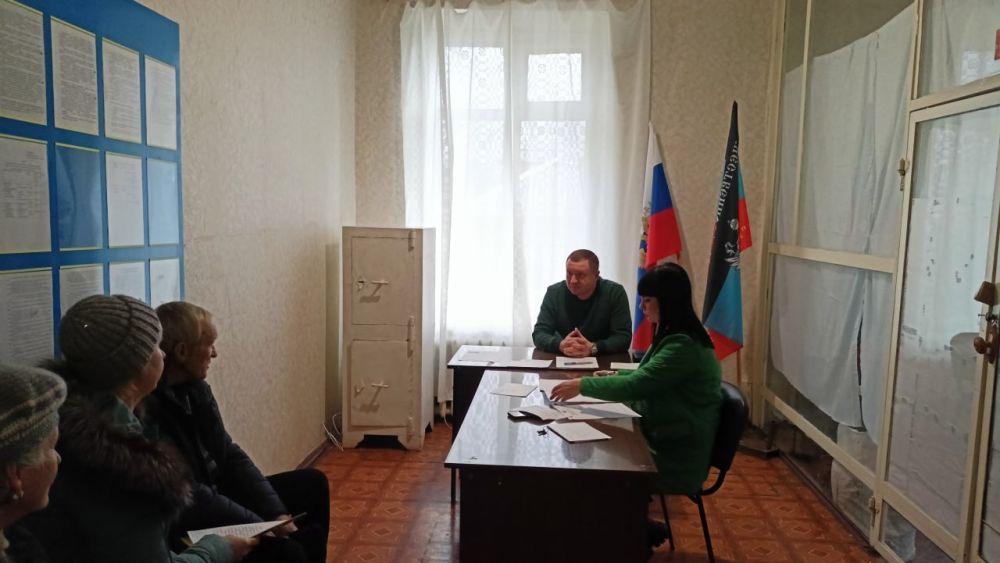 Сергей Ермаков: Во время проведения приема граждан поступило 11 обращений по вопросам: улучшения жилищных условий, водоснабжения, сферы образования, транспортного сообщения, ремонт дорог, вывоз ТКО, предоставление жилья и другие