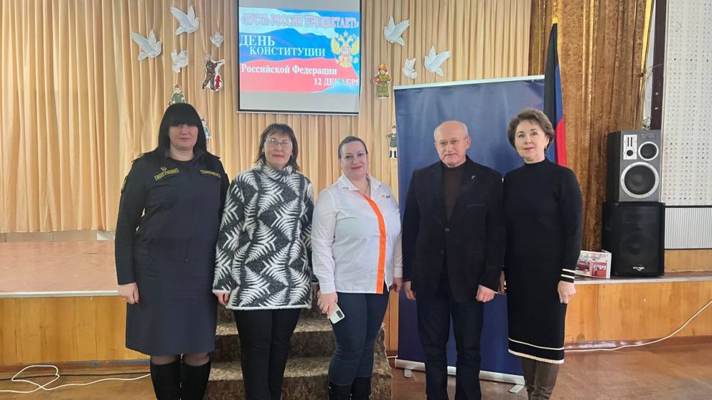 ������� ������: �������, 8 �������, � ������������� ��������� ������������������� ���������� ������������������� ����� � 35 ������ �������, ���������� ����������� ����������� 30 - ����� ����������� ���������� ���������