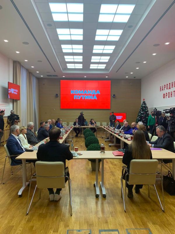 Собрание инициативной группы по выдвижению Владимира Путина кандидатом прошло в Москве в штаб-квартире ОНФ. В состав этой...