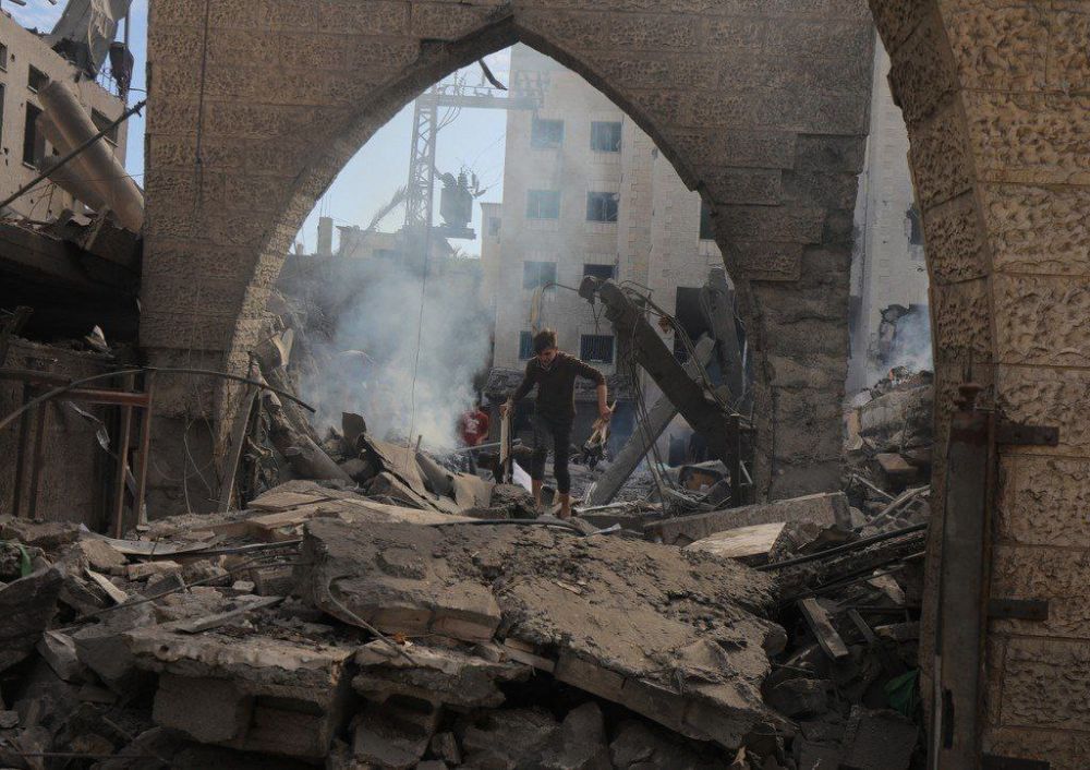 Новости к этому часу:. Спецборт МЧС доставил 100 россиян и членов их семей из Египта в Москву. Это 11-й рейс с эвакуированными из сектора Газа. Всего с начала гуманитарной миссии из зоны конфликта прибыл 1051 человек, из них 473 ребёнка