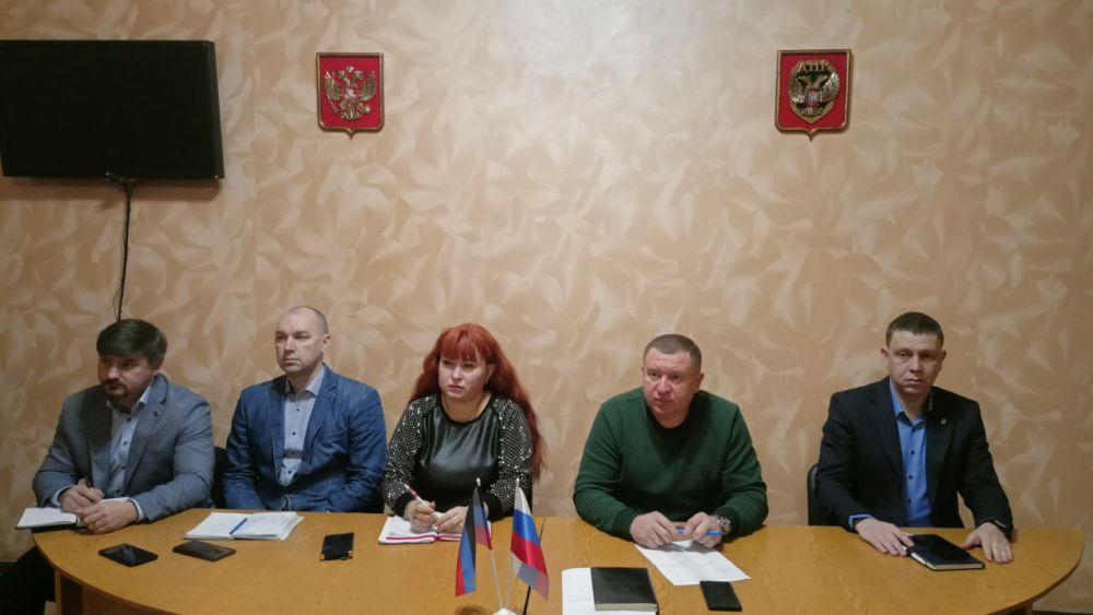 Сергей Ермаков: Сегодня, 11 декабря, в ходе аппаратного совещания с начальниками отделов и структурных подразделений администрации города обсудили ситуацию за прошедшую неделю и вопросы, находящиеся на постоянном контроле