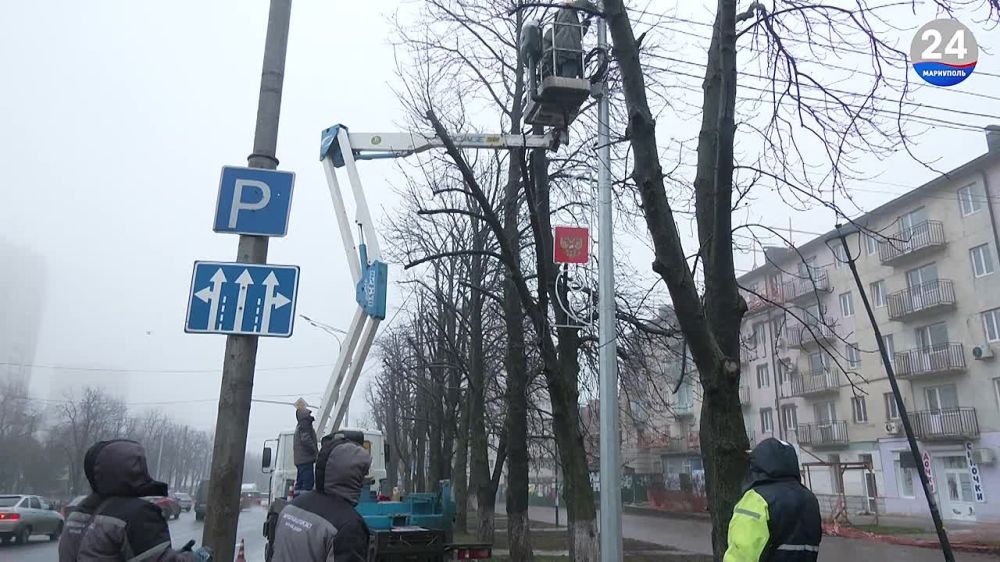 МАРИУПОЛЬ ГОТОВИТСЯ К НОВОМУ ГОДУ