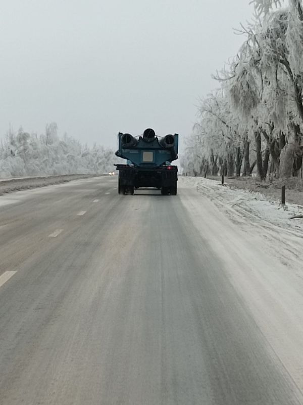 Константин Зинченко: Совместно с МЧС России проверил ход подготовительных работ для начала демонтажа и монтажа повреждённых опор линии электропередач