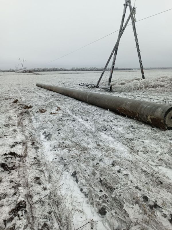 Константин Зинченко: На участок Дмитровка-Волноваха доставлены новые опоры линии электропередач