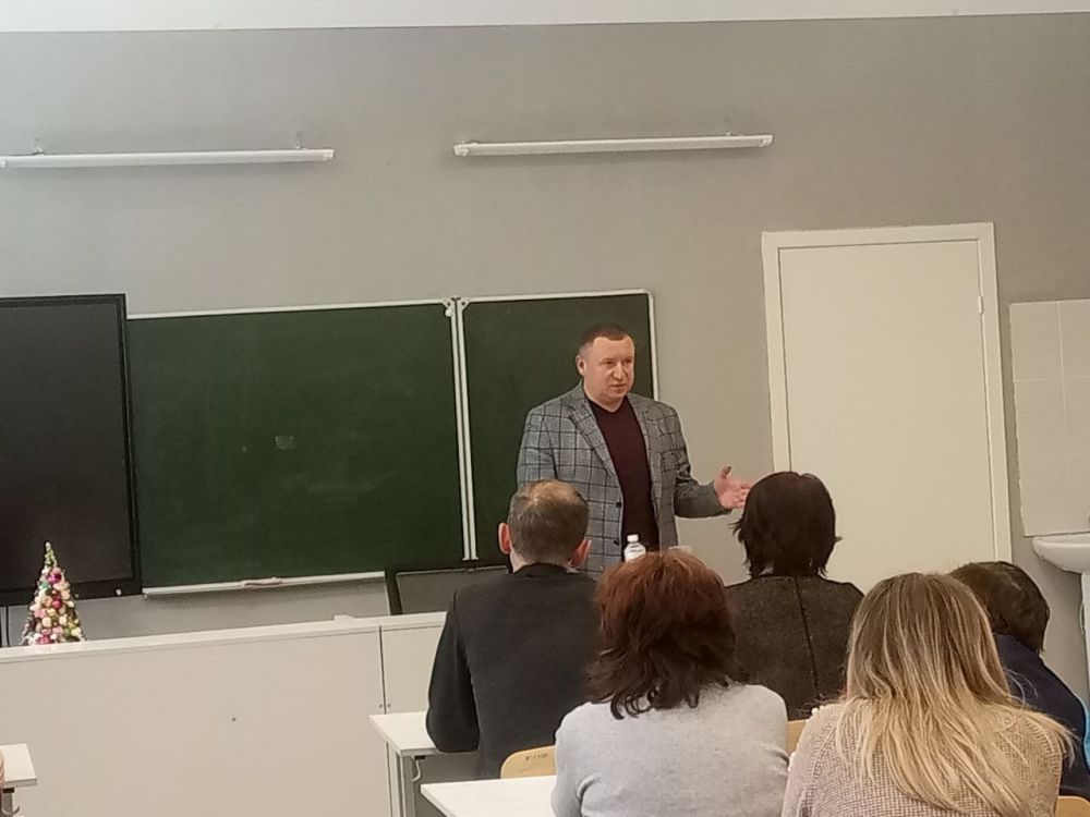 Сергей Ермаков: Провел встречу с трудовым коллективом МБОУ "Средняя школа №4"