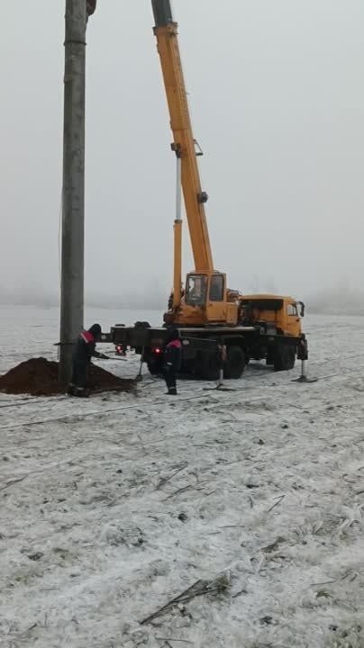 Константин Зинченко: На месте восстановления опор линий электропередач встретился с руководством РЭС ТЕ «Кировские электрические сети»