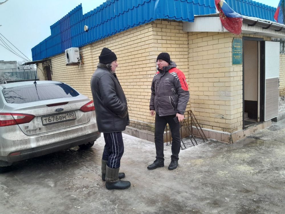 15 декабря главой администрации города Углегорска Захаровым Сергеем Валерьевичем была проведена встреча с жителями по ул. Матросова, 76а