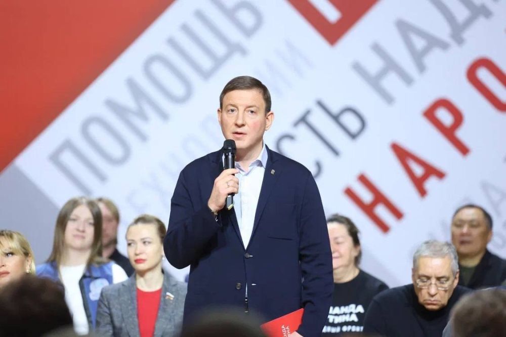 Сегодня в Москве на собрании инициативной группы избирателей МЫ - жители России - выдвинули кандидатуру Владимира Владимировича Путина для участия в президентских выборах