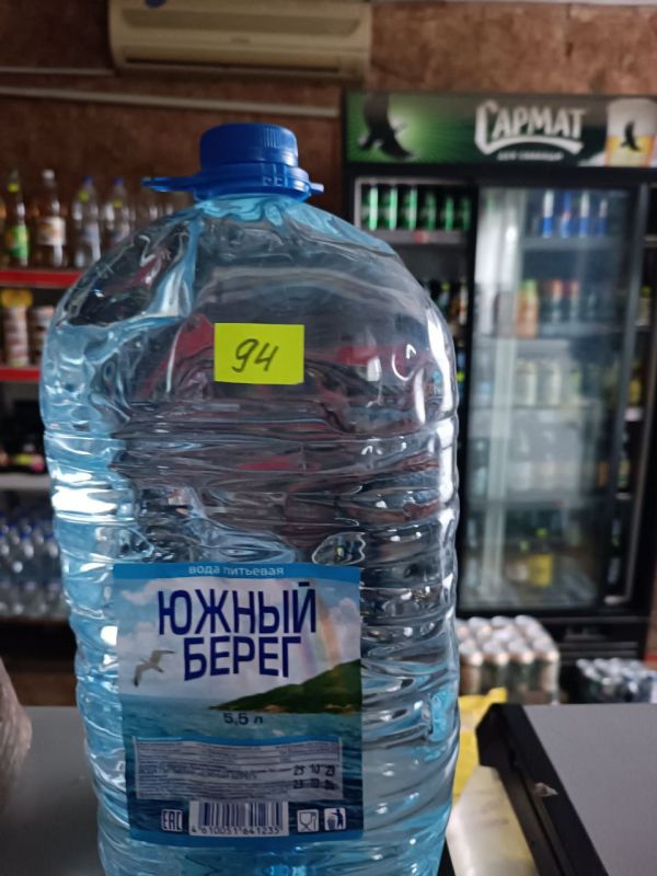 Константин Зинченко: В селах Свободное и Дмитровка проверили наличие продуктов питания в продуктовых магазинах