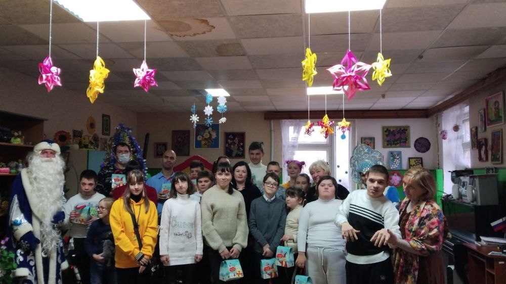 В день Святого Николая, при поддержке администрации города Харцызска, управляющий делами администрации города Харцызска...