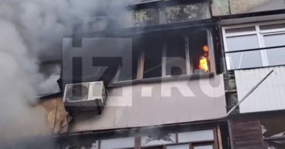 Девятиэтажный дом загорелся при ракетном ударе ВСУ по Донецку