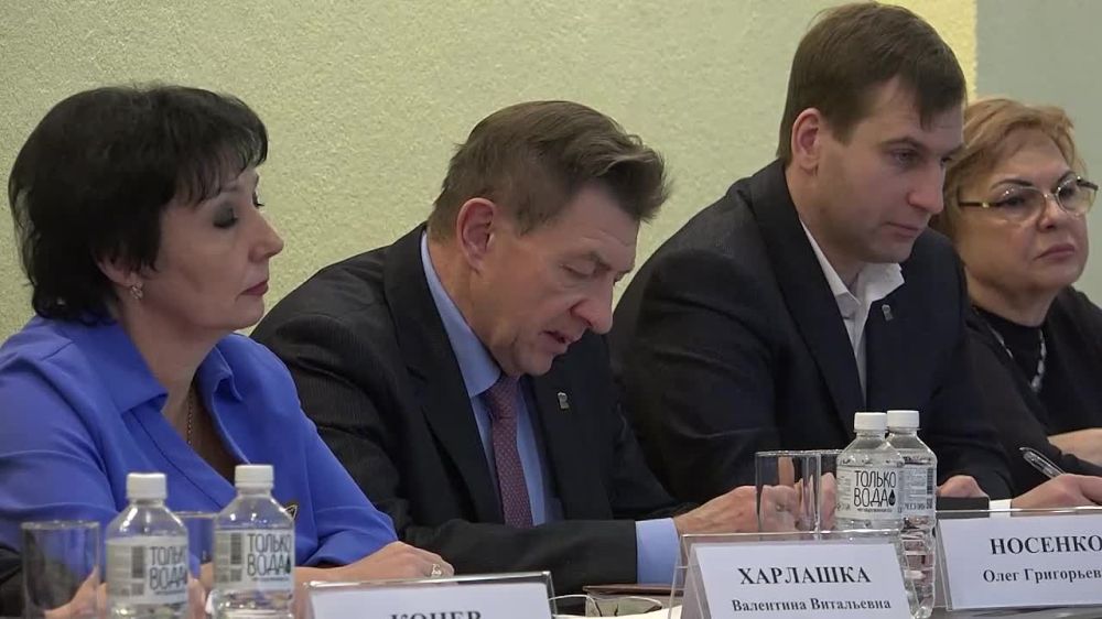 Денис Пушилин: В конце ноября я давал поручение подключить к мониторингу ситуации с отоплением региональный и муниципальный депутатский корпус, сегодня провел совещание по промежуточным результатам этой работы