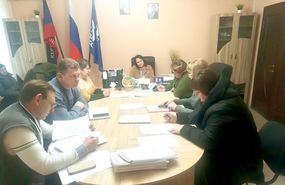 Сегодня, 22 декабря , во главе с заместителем главы администрации Волновахского района по социальным вопросам - Еленой...