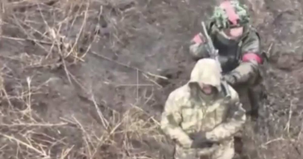 Штурмовики закидывают блиндажи ВСУ дымовыми шашками под Артемовском