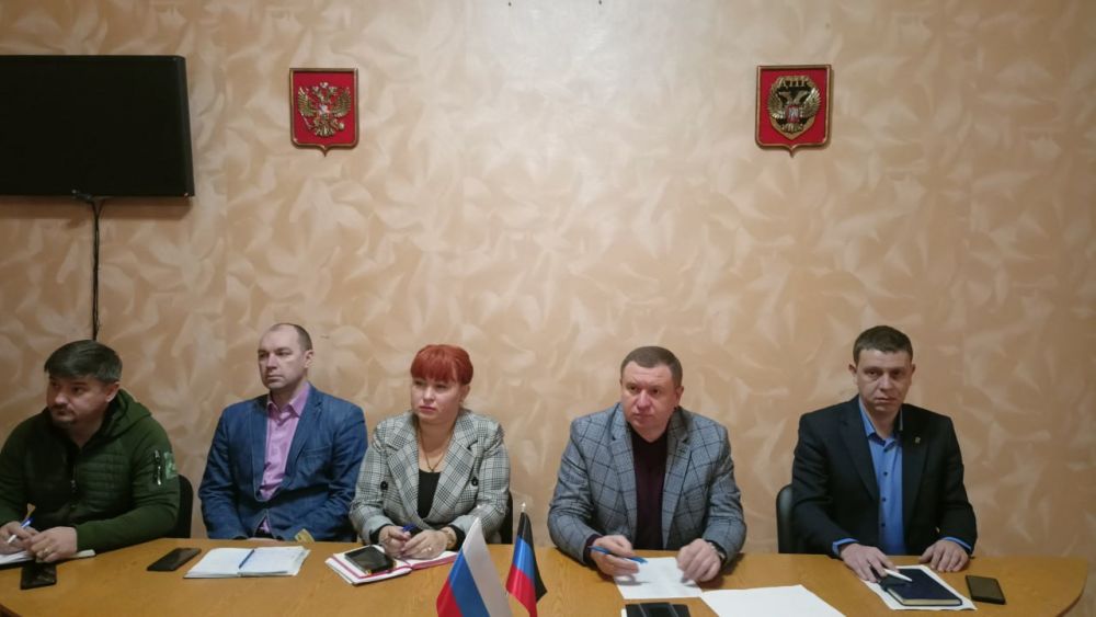 Сергей Ермаков: В ходе аппаратного совещания с начальниками отделов и структурных подразделений администрации города обсудили ситуацию за прошедшую неделю и вопросы, находящиеся на постоянном контроле