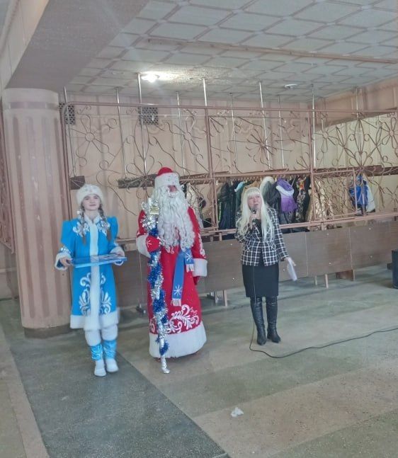 Новогодняя конкурсно-развлекательная программа «В кругу друзей» в Старобешево