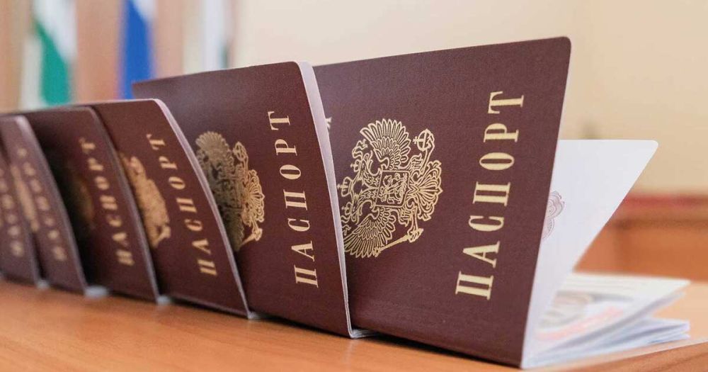 Российские паспорта получили почти 90% жителей новых регионов страны