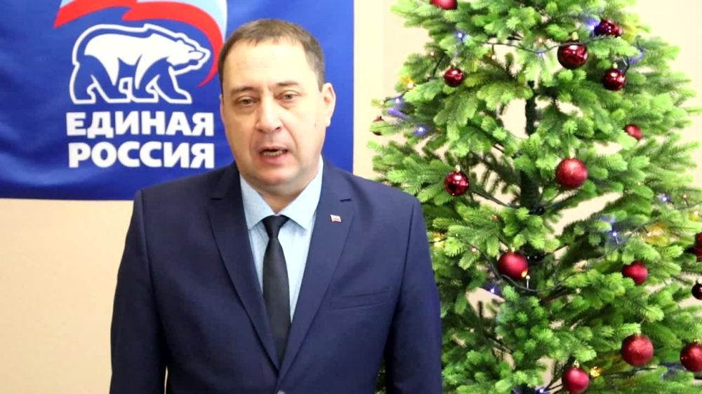 Константин Зинченко: С наступающим Новым годом! Мира и благополучия!