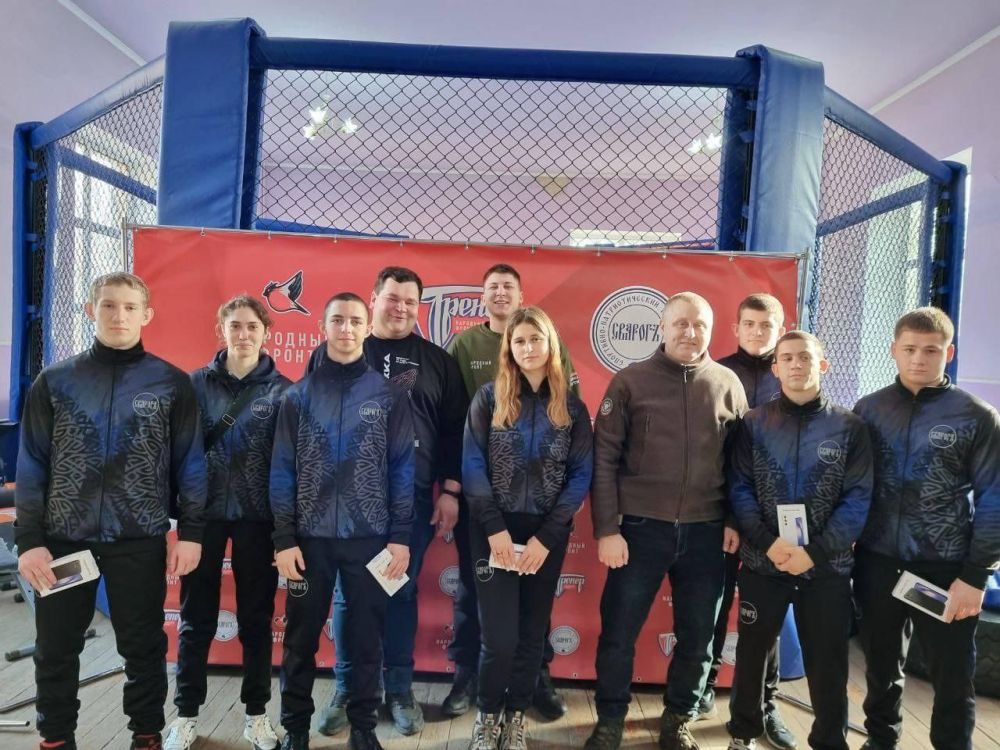 Николай Михайлов: Зампред правительства Бурятии передал наборы спортивной формы спортивно-патриотическому клубу Старобешевского района