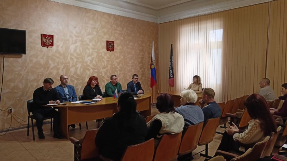 Сергей Ермаков: В ходе аппаратного совещания с начальниками отделов и структурных подразделений администрации города обсудили вопросы, находящиеся на постоянном контроле, в том числе об основных направлениях работы на 2024 год