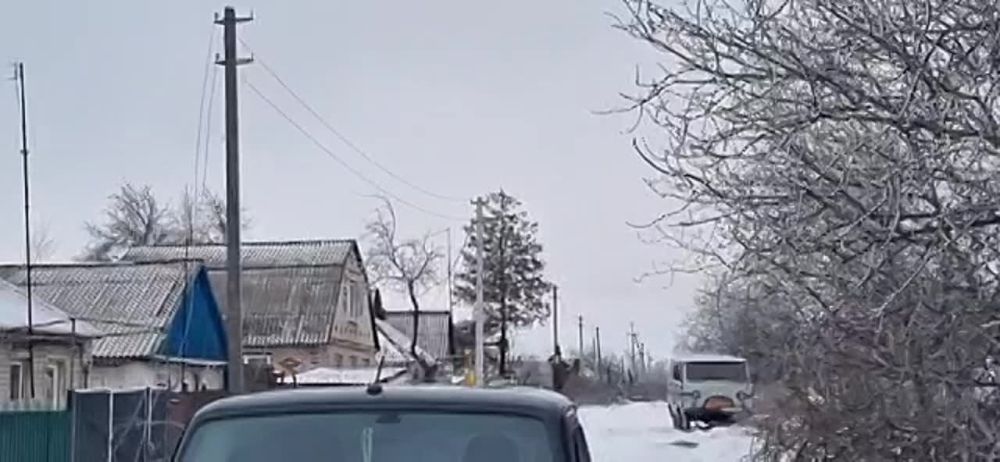 Глава муниципального образования городского округа Снежное Сергей Ермаков осмотрел ход выполнения аварийно-восстановительных работ по улице Артема пос. С-Бродская