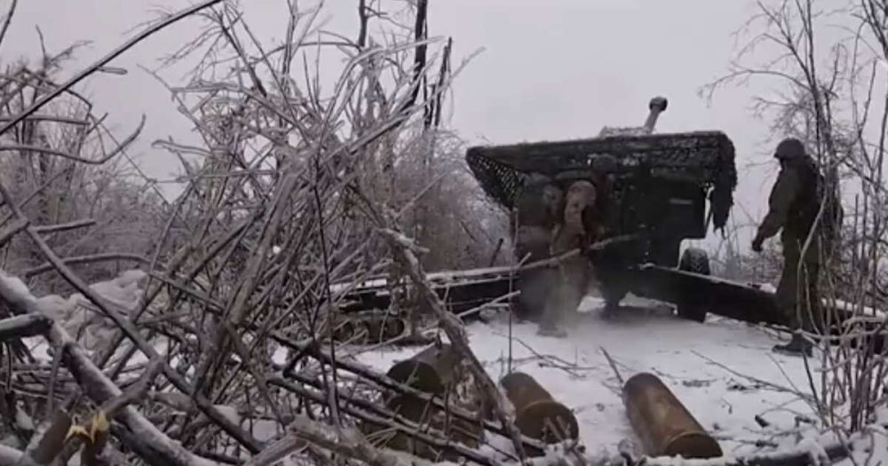 Расчеты гаубиц "Мста-Б" уничтожают цели ВСУ в окрестностях Артемовска