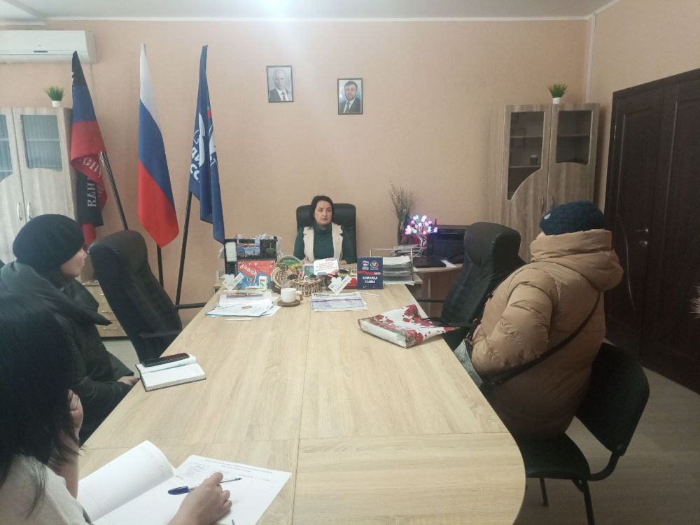 Сегодня, 11 января, заместитель главы администрации Волновахского района по социальным вопросам Снисаренко Елена Сергеевна провела прием граждан