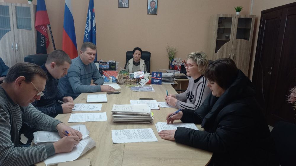 Сегодня, 12 января , во главе с заместителем главы администрации Волновахского района по социальным вопросам - Еленой...