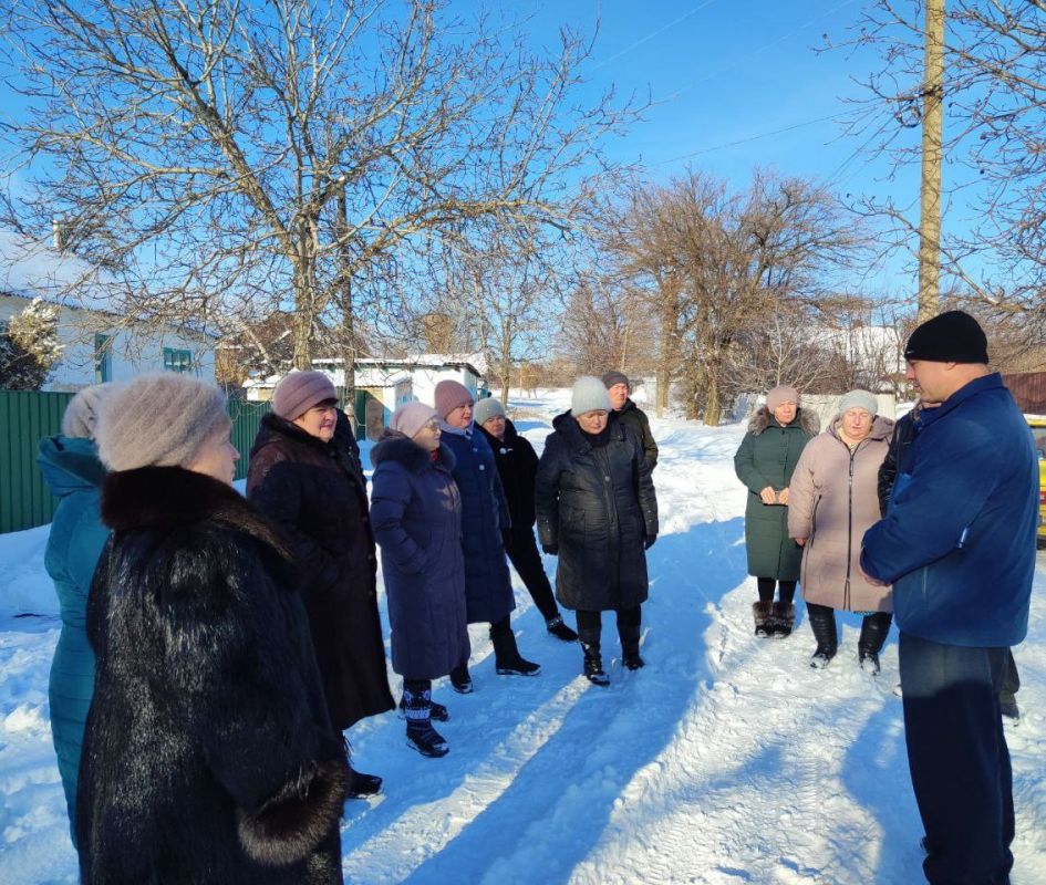 Сегодня, 15 января, заместитель главы администрации города Тореза Александр Ставицкий провел сход граждан не пересечении ул. Невской и ул. Уральской