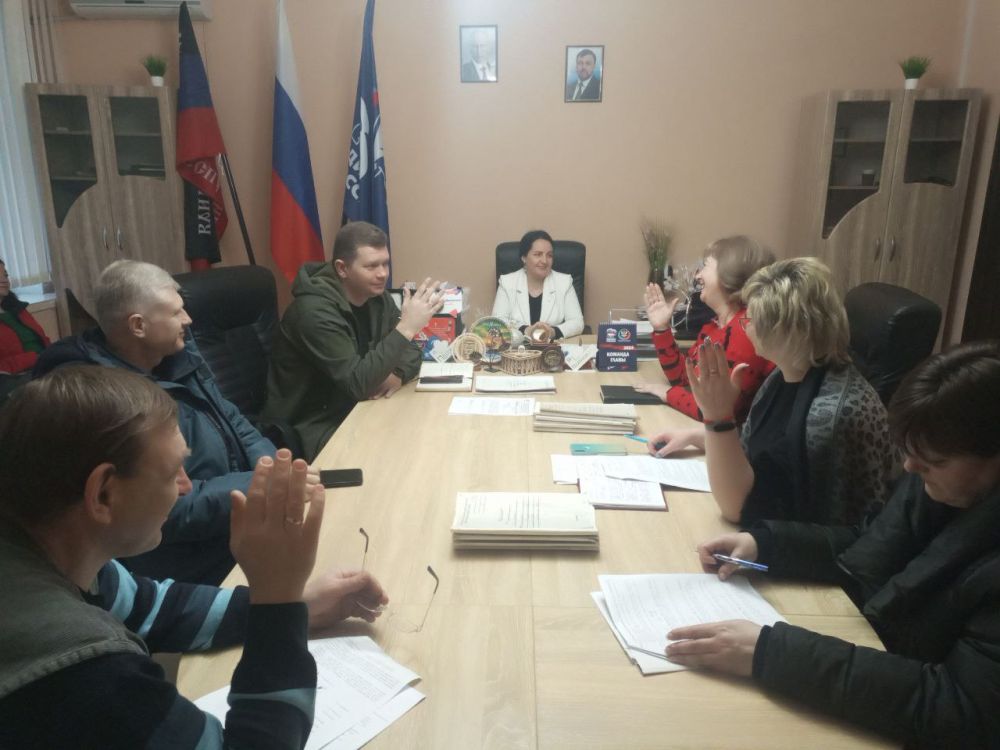 Сегодня, 19 января , во главе с заместителем главы администрации Волновахского района по социальным вопросам - Еленой...