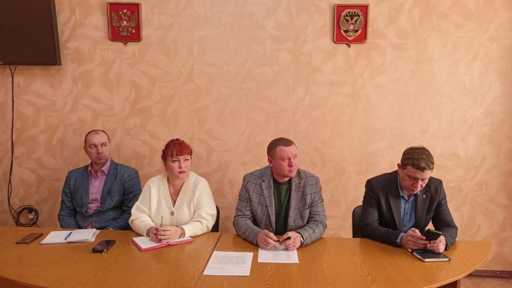 Сергей Ермаков: В ходе еженедельного расширенного аппаратного совещания обсудили ситуацию за прошедшую неделю, проблемные...