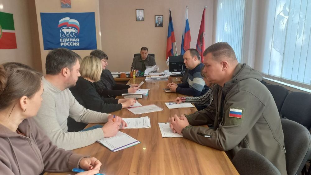 Константин Зинченко: Провел совещание комиссии по выявлению и демонтажу временных объектов, расположенных на территории Волновахи