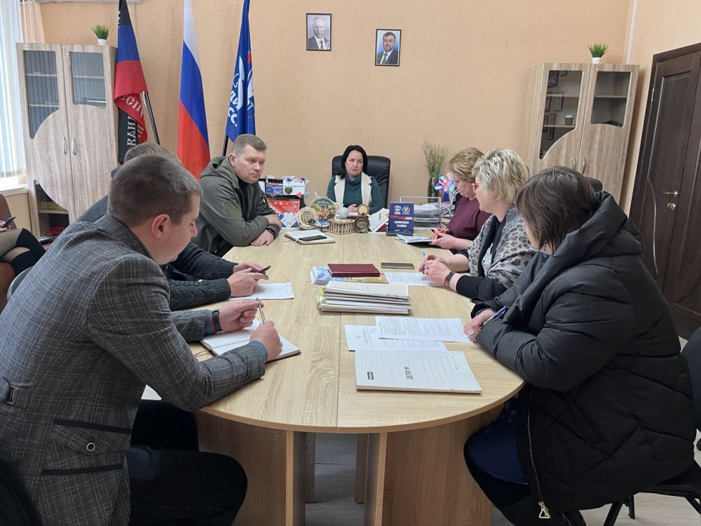 Сегодня, 26 января , во главе с заместителем главы администрации Волновахского района по социальным вопросам - Еленой...