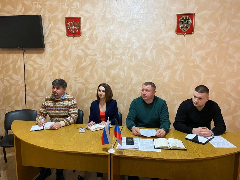 Сергей Ермаков: В ходе аппаратного совещания с начальниками отделов и структурных подразделений администрации обсудили ситуацию за прошедшую неделю и вопросы, находящиеся на постоянном контроле