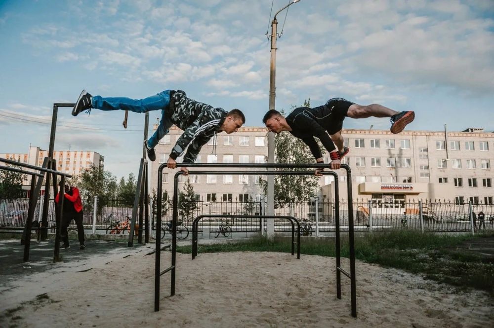 �������� �������. ������� ������� (Street Workout) � ��� ���������� ����������� � ������, ������������ ���������� �� �������, ��������, ���������, �������� ������� � ����������� �����