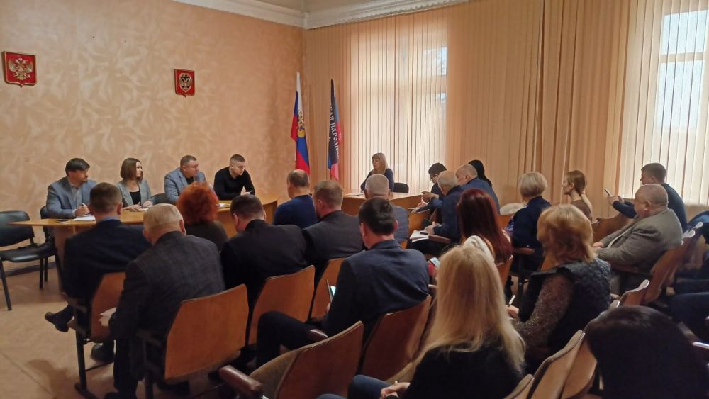 Сергей Ермаков: Провел еженедельное расширенное аппаратное совещание с руководителями бюджетных и коммунальных предприятий, учреждений здравоохранения и образования, предприятий города