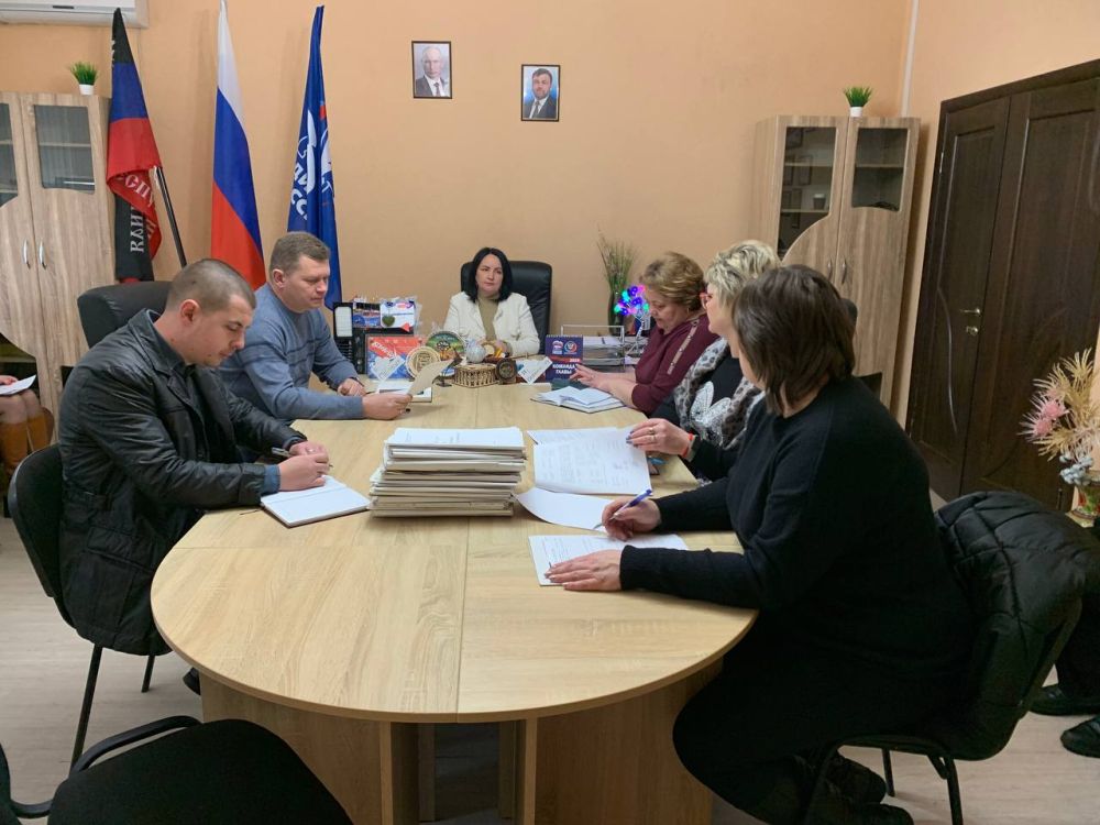 Сегодня, 2 февраля , во главе с заместителем главы администрации Волновахского района по социальным вопросам - Еленой...